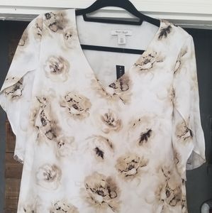 White House black Market Tulip Sleeve Blouse